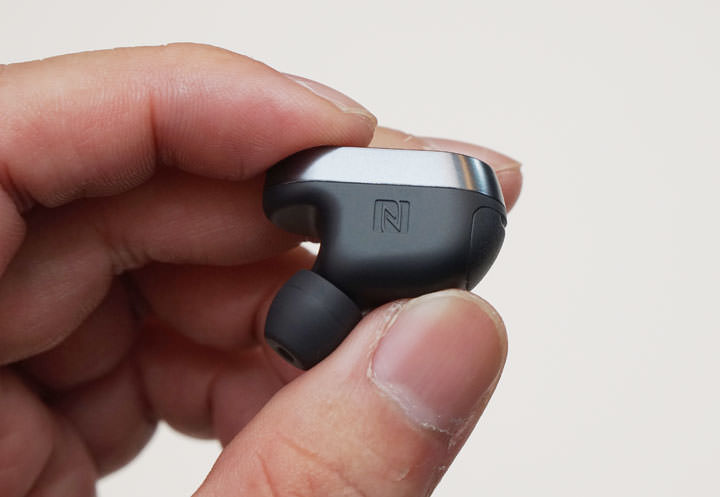 [Mobile] 溝通方式的再度創新！Sony Mobile首款Smart系列產品「Xperia Ear」智慧藍牙耳機12/24起在台限量發售！ - 阿祥的網路筆記本