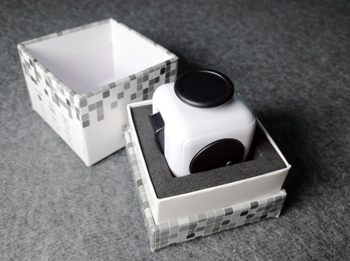 [Unbox] 壓力大？焦躁不安？試試可以讓你紓壓的無聊小物：「FIDGET CUBE 紓壓方塊」開箱囉！ - 阿祥的網路筆記本