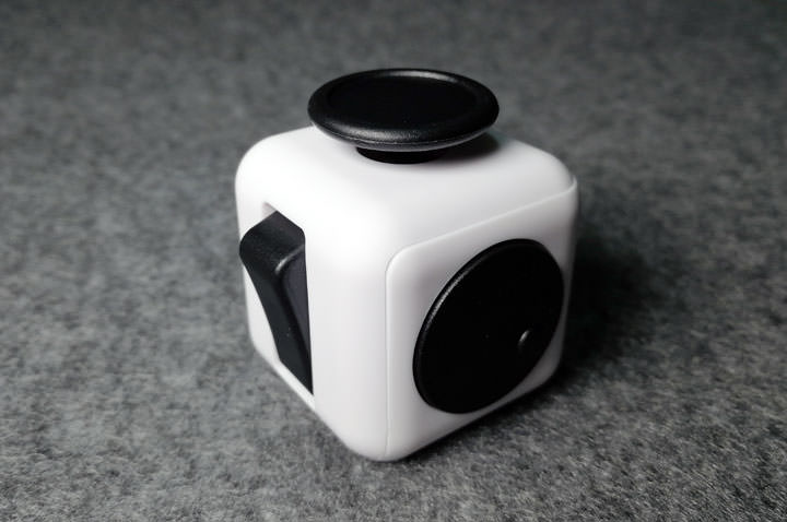 [Unbox] 壓力大？焦躁不安？試試可以讓你紓壓的無聊小物：「FIDGET CUBE 紓壓方塊」開箱囉！ - 阿祥的網路筆記本