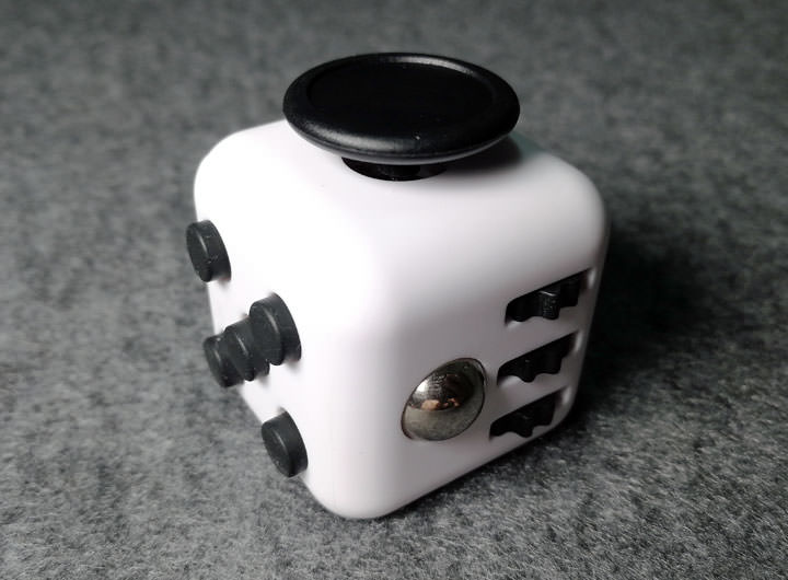 [Unbox] 壓力大？焦躁不安？試試可以讓你紓壓的無聊小物：「FIDGET CUBE 紓壓方塊」開箱囉！ - 阿祥的網路筆記本