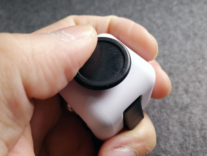 [Unbox] 壓力大？焦躁不安？試試可以讓你紓壓的無聊小物：「FIDGET CUBE 紓壓方塊」開箱囉！ - 阿祥的網路筆記本