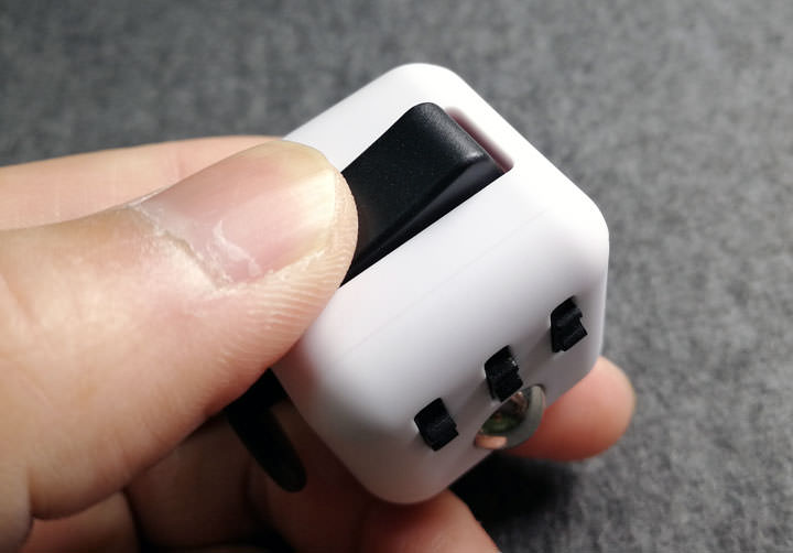 [Unbox] 壓力大？焦躁不安？試試可以讓你紓壓的無聊小物：「FIDGET CUBE 紓壓方塊」開箱囉！ - 阿祥的網路筆記本