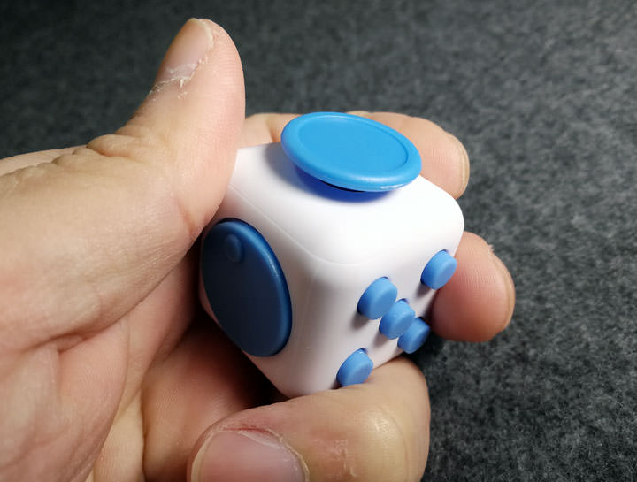 [Unbox] 壓力大？焦躁不安？試試可以讓你紓壓的無聊小物：「FIDGET CUBE 紓壓方塊」開箱囉！ - 阿祥的網路筆記本