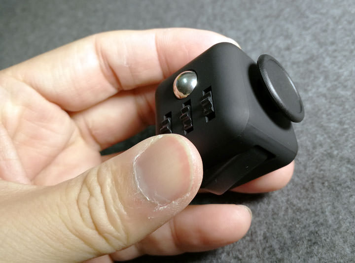 [Unbox] 壓力大？焦躁不安？試試可以讓你紓壓的無聊小物：「FIDGET CUBE 紓壓方塊」開箱囉！ - 阿祥的網路筆記本