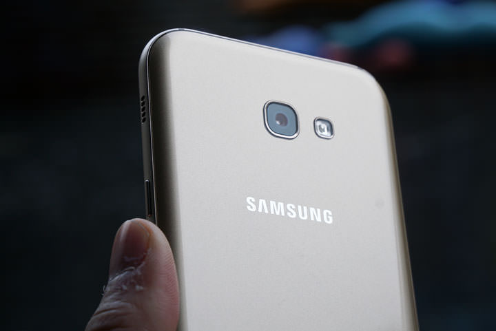 [Unbox] IP68生活防水，雙1600萬畫素鏡頭美拍：帶給你「A即精采」的三星Galaxy A7 2017年版開箱評測分享！ - 阿祥的網路筆記本