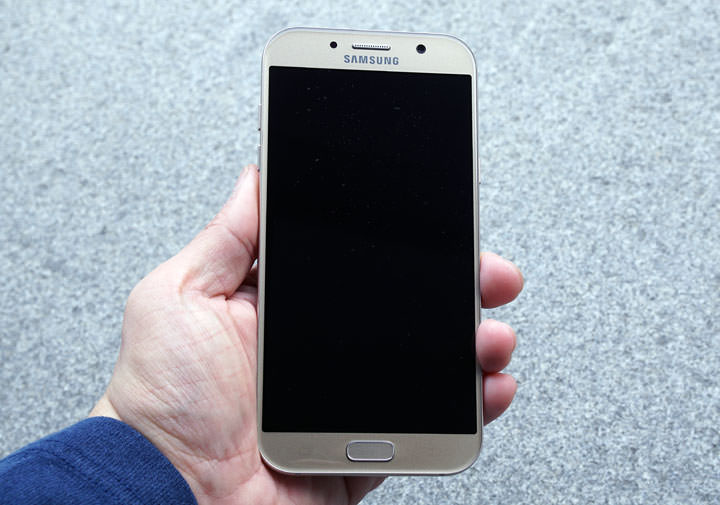 [Unbox] IP68生活防水，雙1600萬畫素鏡頭美拍：帶給你「A即精采」的三星Galaxy A7 2017年版開箱評測分享！ - 阿祥的網路筆記本