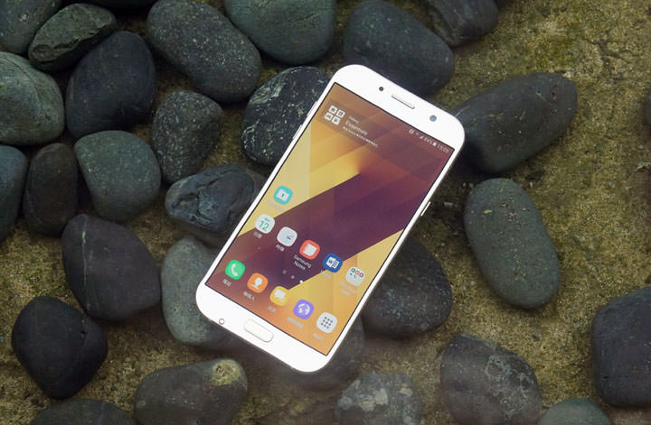 [Unbox] IP68生活防水，雙1600萬畫素鏡頭美拍：帶給你「A即精采」的三星Galaxy A7 2017年版開箱評測分享！ - 阿祥的網路筆記本