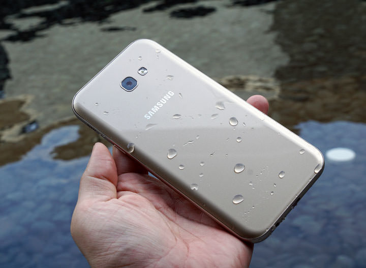 [Unbox] IP68生活防水，雙1600萬畫素鏡頭美拍：帶給你「A即精采」的三星Galaxy A7 2017年版開箱評測分享！ - 阿祥的網路筆記本