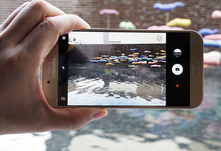 [Unbox] IP68生活防水，雙1600萬畫素鏡頭美拍：帶給你「A即精采」的三星Galaxy A7 2017年版開箱評測分享！ - 阿祥的網路筆記本