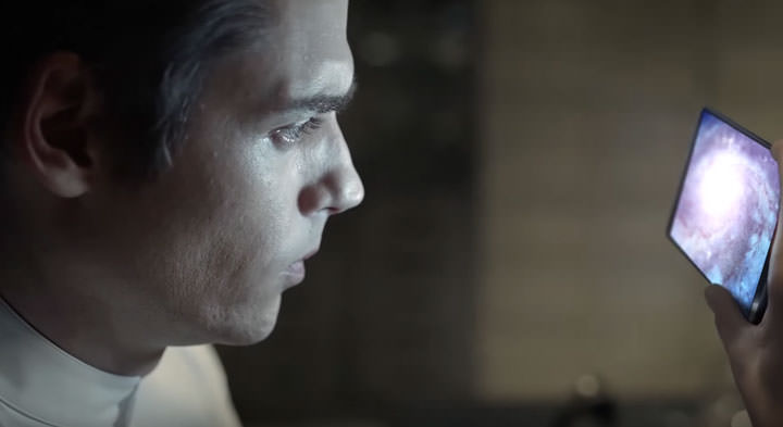 [Mobile] 三星新AMOLED廣告，意外洩露Galaxy S8外觀設計重點：極窄邊框、高屏佔比並取消正面實體按鍵？ - 阿祥的網路筆記本