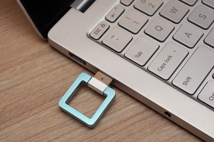 [Unbox] 才貌雙全！榮獲金點設計獎加持的「360度旋轉」隨身碟：十銓科技T162指扣碟開箱分享！ - 阿祥的網路筆記本