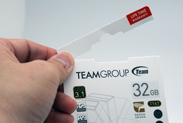 [Unbox] 才貌雙全！榮獲金點設計獎加持的「360度旋轉」隨身碟：十銓科技T162指扣碟開箱分享！ - 阿祥的網路筆記本