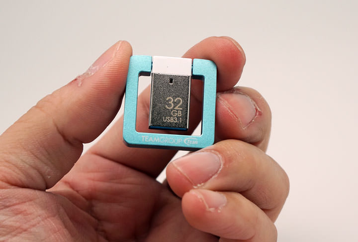 [Unbox] 才貌雙全！榮獲金點設計獎加持的「360度旋轉」隨身碟：十銓科技T162指扣碟開箱分享！ - 阿祥的網路筆記本