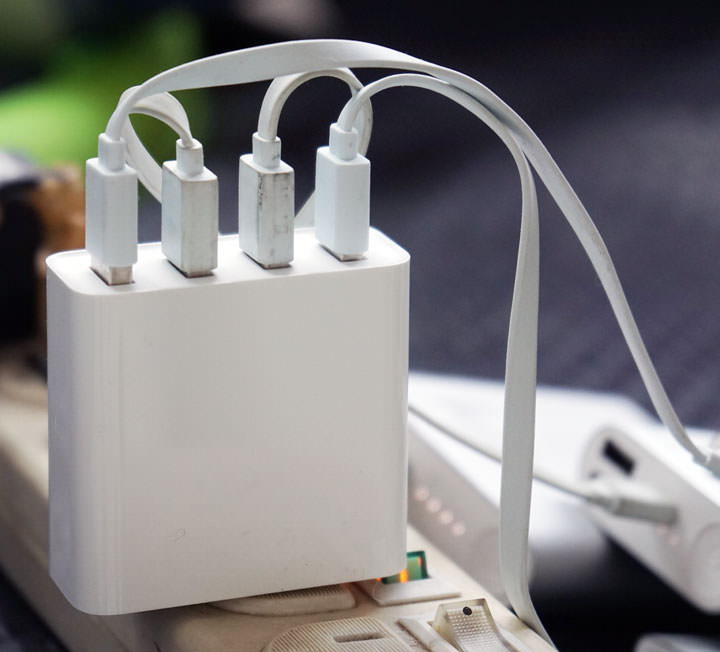 [Unbox] 輕巧易攜，旅行必備充電神器－小米4 Port USB 電源供應器開箱分享！ - 阿祥的網路筆記本