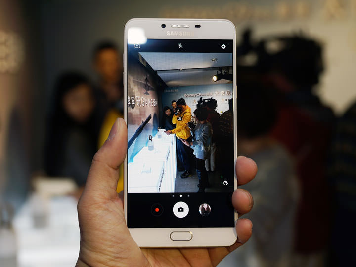 [Mobile] 滿足你對娛樂的全方位需求：三星Galaxy C9 Pro正式在台上市！三「大」特色成為高CP值首選！ - 阿祥的網路筆記本