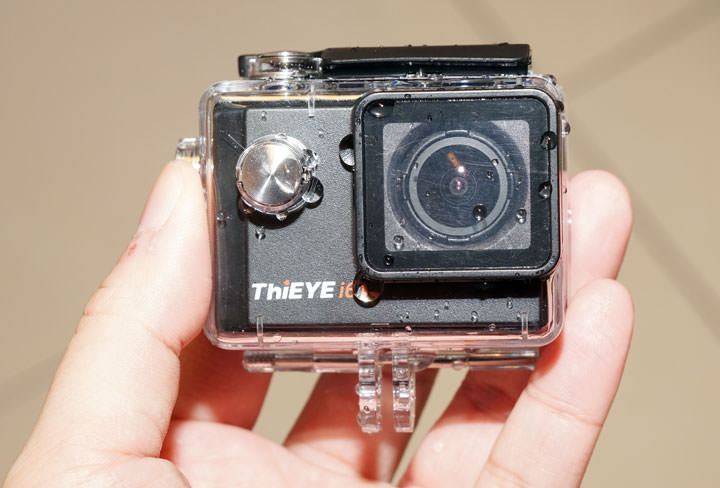 [Hands-On] 可以裝入口袋中的4K高畫質！輕巧易攜、連網操控更便利的「ThiEYE i60+生活行動攝錄影機」開箱實測！ - 阿祥的網路筆記本