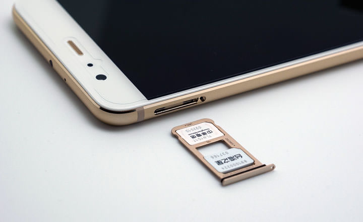 [Unbox] 信手拈來即成佳作！全球唯一「三徠卡鏡頭」智慧型手機HUAWEI P10 Plus 開箱與深度評測心得！ - 阿祥的網路筆記本