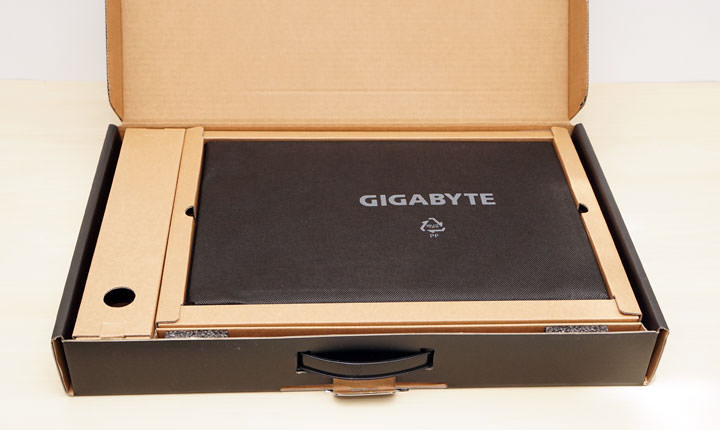 [Unbox] 誰說輕薄與效能不能兼得？商務應用與遊戲電競一機搞定的跨界筆電：GIGABYTE AERO 15開箱與深度評測！ - 阿祥的網路筆記本