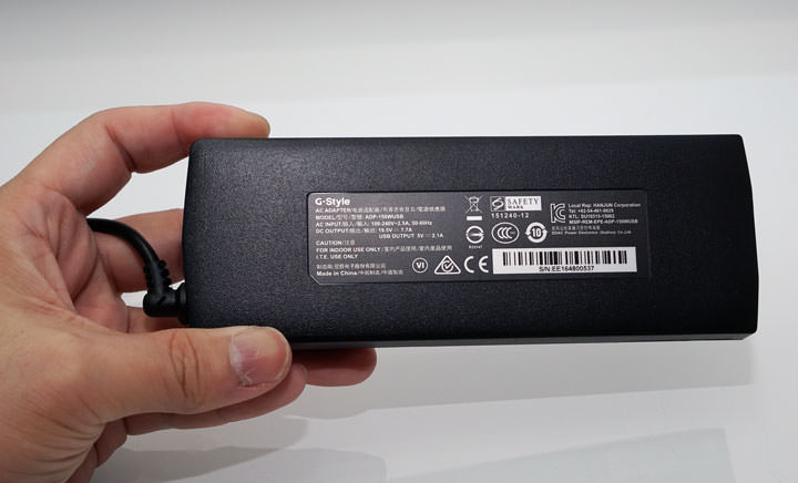 [Unbox] 誰說輕薄與效能不能兼得？商務應用與遊戲電競一機搞定的跨界筆電：GIGABYTE AERO 15開箱與深度評測！ - 阿祥的網路筆記本