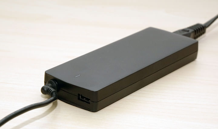 [Unbox] 誰說輕薄與效能不能兼得？商務應用與遊戲電競一機搞定的跨界筆電：GIGABYTE AERO 15開箱與深度評測！ - 阿祥的網路筆記本