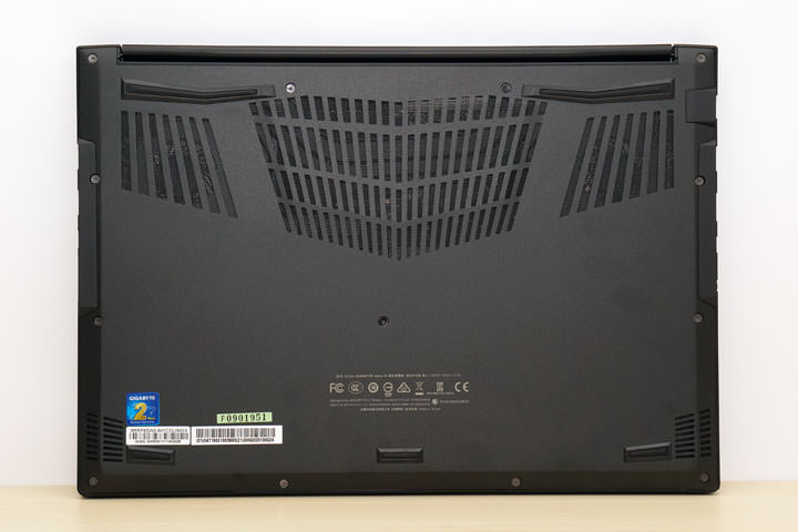 [Unbox] 誰說輕薄與效能不能兼得？商務應用與遊戲電競一機搞定的跨界筆電：GIGABYTE AERO 15開箱與深度評測！ - 阿祥的網路筆記本