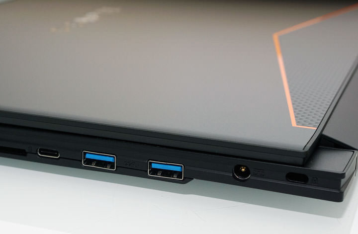 [Unbox] 誰說輕薄與效能不能兼得？商務應用與遊戲電競一機搞定的跨界筆電：GIGABYTE AERO 15開箱與深度評測！ - 阿祥的網路筆記本