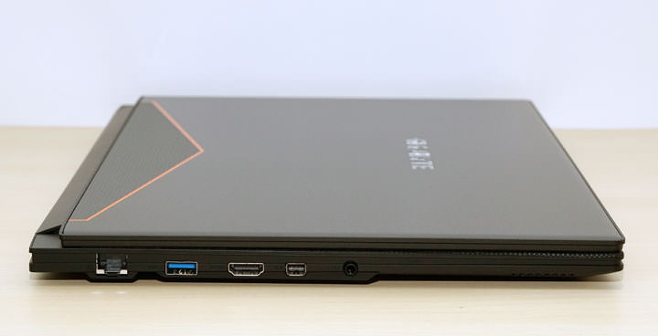 [Unbox] 誰說輕薄與效能不能兼得？商務應用與遊戲電競一機搞定的跨界筆電：GIGABYTE AERO 15開箱與深度評測！ - 阿祥的網路筆記本