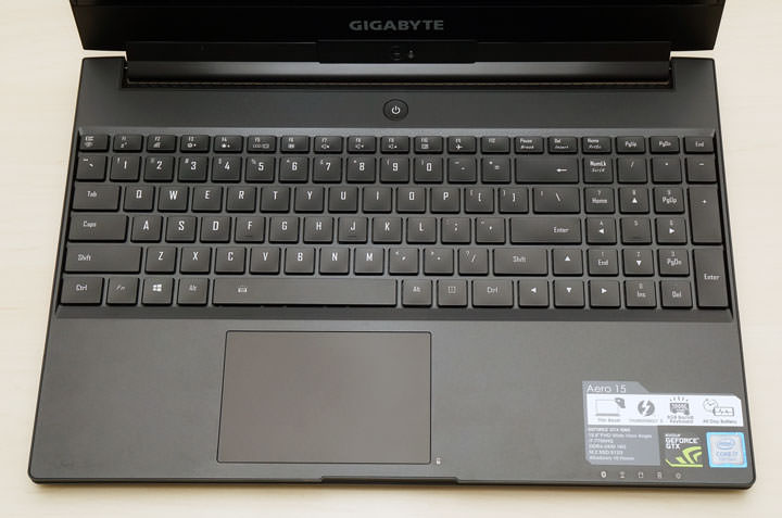[Unbox] 誰說輕薄與效能不能兼得？商務應用與遊戲電競一機搞定的跨界筆電：GIGABYTE AERO 15開箱與深度評測！ - 阿祥的網路筆記本