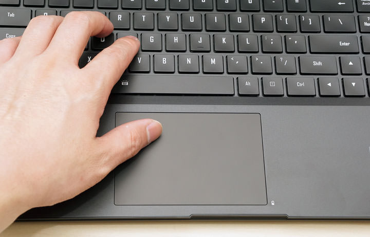 [Unbox] 誰說輕薄與效能不能兼得？商務應用與遊戲電競一機搞定的跨界筆電：GIGABYTE AERO 15開箱與深度評測！ - 阿祥的網路筆記本