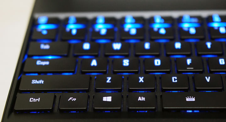 [Unbox] 誰說輕薄與效能不能兼得？商務應用與遊戲電競一機搞定的跨界筆電：GIGABYTE AERO 15開箱與深度評測！ - 阿祥的網路筆記本