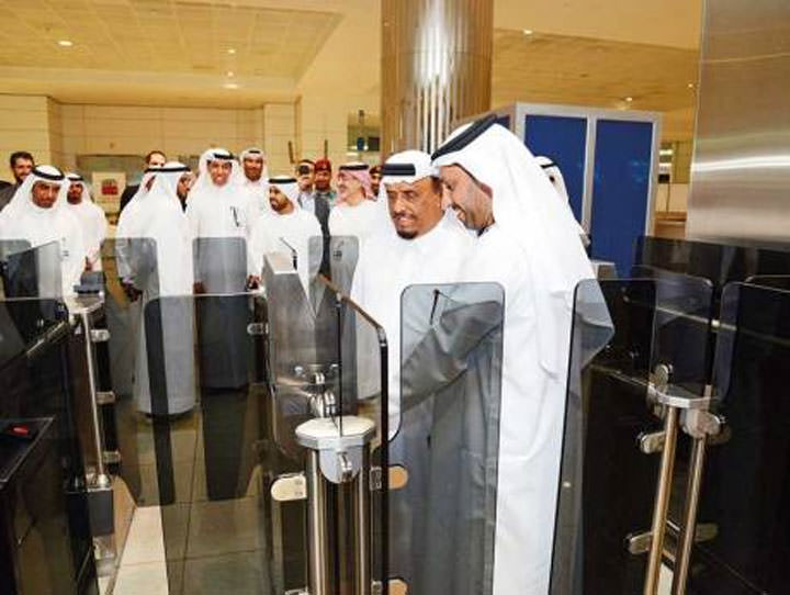 [Mobile] 手機除了可以取代錢包，在杜拜還能變身成為護照了！ - 阿祥的網路筆記本