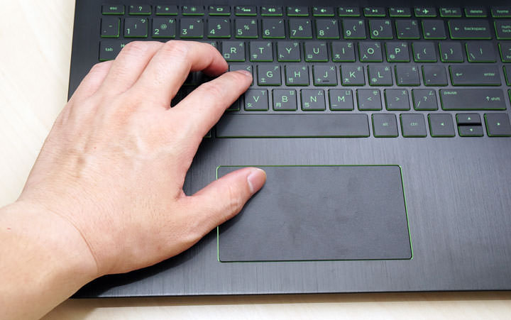 [Unbox] 工作娛樂皆宜的移動電競新選擇：HP Pavilion Gaming 15-cb011T 開箱與深度評測！ - 阿祥的網路筆記本