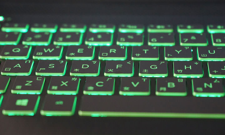 [Unbox] 工作娛樂皆宜的移動電競新選擇：HP Pavilion Gaming 15-cb011T 開箱與深度評測！ - 阿祥的網路筆記本