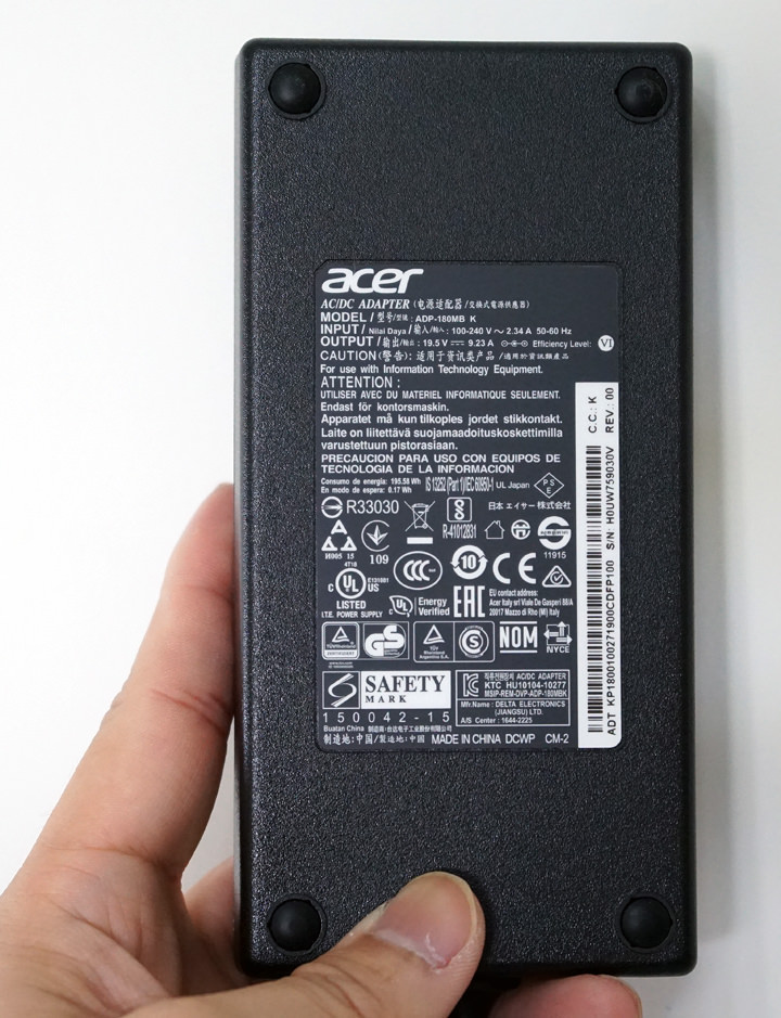 [Unbox] Acer Predator 電競家族新血 Helios 300 實測：優質外觀搭配絕佳效能的遊戲利器！ - 阿祥的網路筆記本