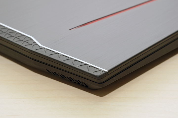 [Unbox] Acer Predator 電競家族新血 Helios 300 實測：優質外觀搭配絕佳效能的遊戲利器！ - 阿祥的網路筆記本