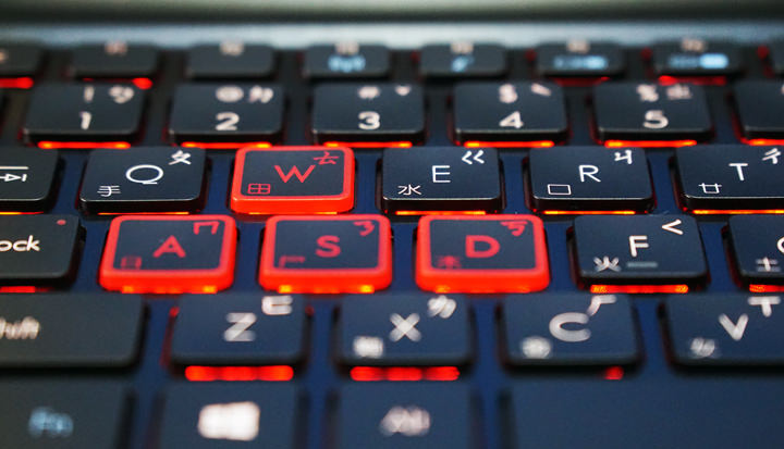 [Unbox] Acer Predator 電競家族新血 Helios 300 實測：優質外觀搭配絕佳效能的遊戲利器！ - 阿祥的網路筆記本