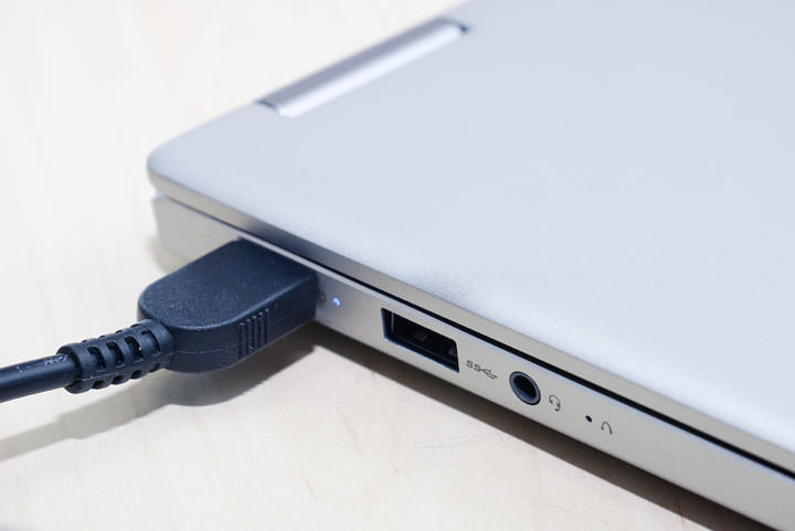 [Unbox] 俐落美型且一機多用的全才型筆電：Lenovo Yoga 720 深度實測！ - 阿祥的網路筆記本