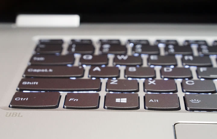 [Unbox] 俐落美型且一機多用的全才型筆電：Lenovo Yoga 720 深度實測！ - 阿祥的網路筆記本