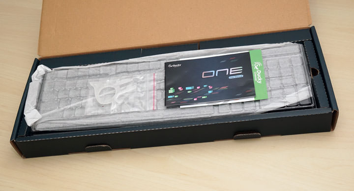 [Unbox] 手感好、視覺感優異！碼農、文字工作者必備「創傑 Ducky ONE PBT 側刻版 青軸」機械式鍵盤開箱分享！ - 阿祥的網路筆記本