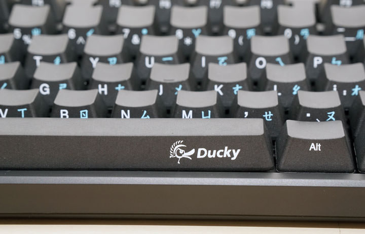 [Unbox] 手感好、視覺感優異！碼農、文字工作者必備「創傑 Ducky ONE PBT 側刻版 青軸」機械式鍵盤開箱分享！ - 阿祥的網路筆記本