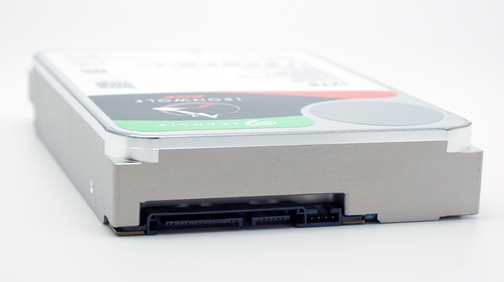 [Unbox] Seagate IronWolf 那嘶狼 12TB來了！容量更大、效能表現更優異的高密度儲存 NAS硬碟開箱實測！ - 阿祥的網路筆記本