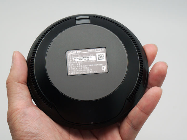 [Unbox] 三星折疊式無線閃充充電座開箱！躺著充，站著充，都非常好充！ - 阿祥的網路筆記本