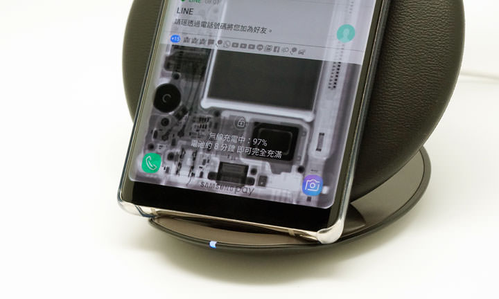 [Unbox] 三星折疊式無線閃充充電座開箱！躺著充，站著充，都非常好充！ - 阿祥的網路筆記本