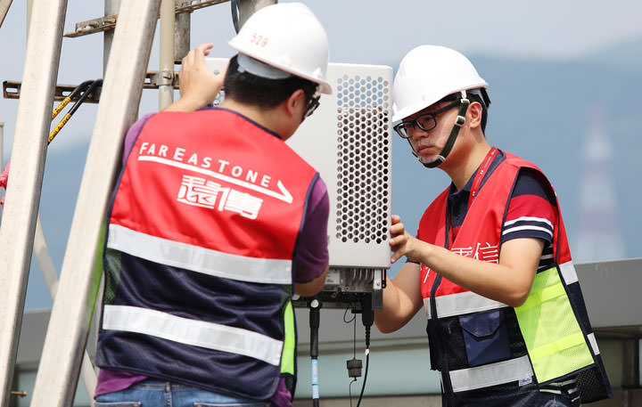 [Mobile] 遠傳正式啟動全台10大商圈 4x4 MIMO 支援，理論值下載速度最大可達 800Mbps！ - 阿祥的網路筆記本