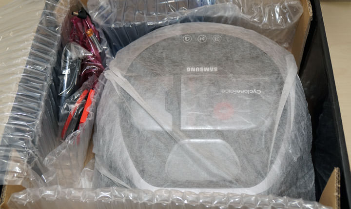 [Unbox] 家有寵物、過敏兒好困擾？ Samsung 新一代 「POWERbot 極勁氣旋機器人」40X 極勁吸力讓家中毛毛一乾二淨～而且完全不用你動手！ - 阿祥的網路筆記本