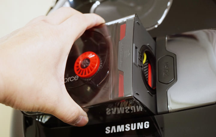 [Unbox] 家有寵物、過敏兒好困擾？ Samsung 新一代 「POWERbot 極勁氣旋機器人」40X 極勁吸力讓家中毛毛一乾二淨～而且完全不用你動手！ - 阿祥的網路筆記本