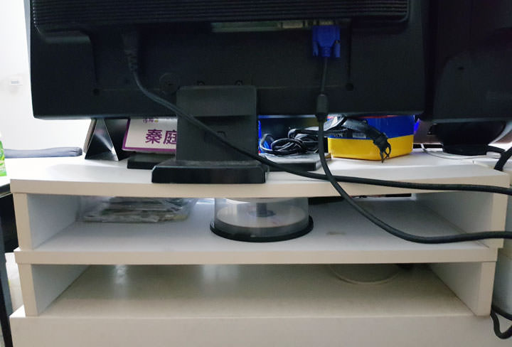 [Unbox] 穩穩地撐住兩個 32吋以上的大螢幕：「Xergo 雙延伸臂雙螢幕C型夾桌支撐架」開箱囉！ - 阿祥的網路筆記本