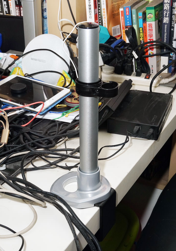 [Unbox] 穩穩地撐住兩個 32吋以上的大螢幕：「Xergo 雙延伸臂雙螢幕C型夾桌支撐架」開箱囉！ - 阿祥的網路筆記本