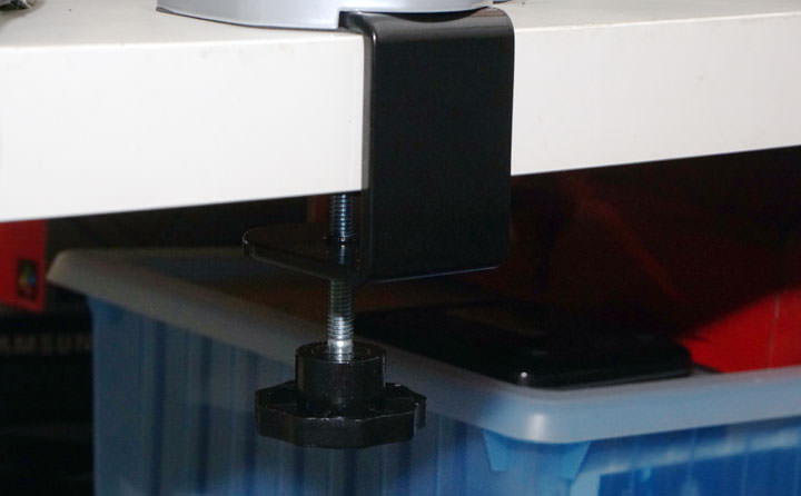 [Unbox] 穩穩地撐住兩個 32吋以上的大螢幕：「Xergo 雙延伸臂雙螢幕C型夾桌支撐架」開箱囉！ - 阿祥的網路筆記本