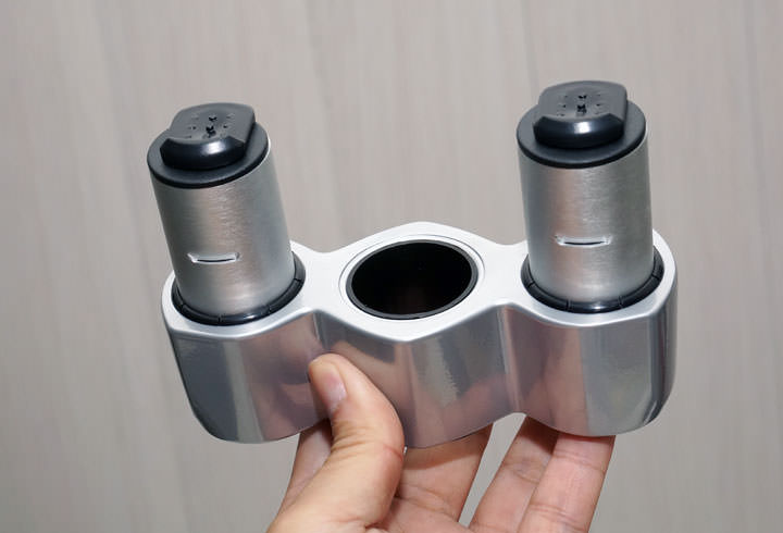 [Unbox] 穩穩地撐住兩個 32吋以上的大螢幕：「Xergo 雙延伸臂雙螢幕C型夾桌支撐架」開箱囉！ - 阿祥的網路筆記本